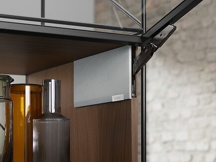 AVENTOS HKi BLUM PARA PUERTAS ABATIBLES EMBUTIDO AL CANTO 18 KG 